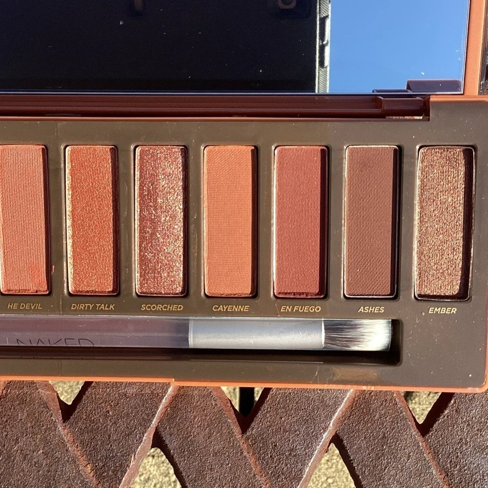 NWT Urban Decay Naked Heat Palette - Fiery Browns and Tans